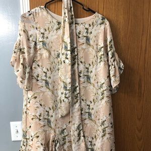 Beautiful light-weight floral dress. Size M.